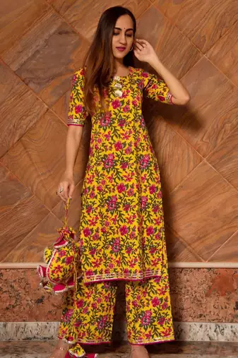 Women's Floral Printed Knee Length Round Neck Kurta Set With Dupatta (K128)