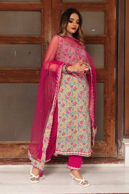 Women's Floral Printed Knee Length V Neck Kurti And Pant Set With Dupatta (K133) 4