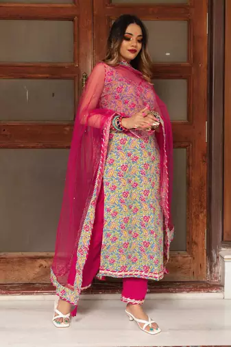 Women's Floral Printed Knee Length V Neck Kurti And Pant Set With Dupatta (K133)