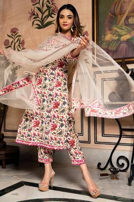 Women's Floral Printed Knee Length V Neck Rayon Kurta And Pant Set (K134) 1