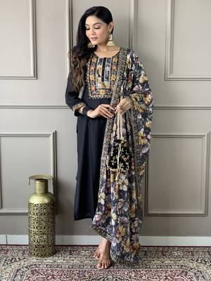Women Chanderi Silk Embroidered Kurta Pant Dupatta Set 3