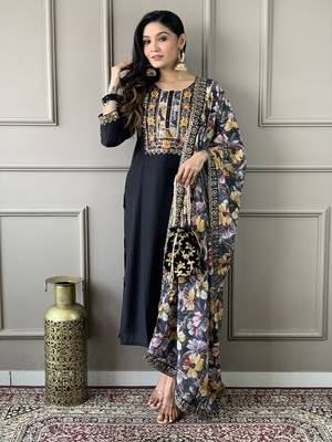 Women Chanderi Silk Embroidered Kurta Pant Dupatta Set 4