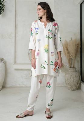 Women's Floral Printed Knee Length V Neck Linen Kurta And Pant Set (K140) 1