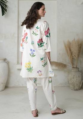 Women's Floral Printed Knee Length V Neck Linen Kurta And Pant Set (K140) 2