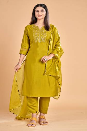 Women's Embroidered Worked Knee Length V Neck Silk Blend Kurta Set With Dupatta (K1001)
