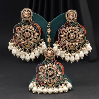 Multi color pakistani kundan earrings with maang tikka 2