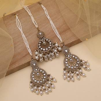 White color pakistani kundan earrings with maang tikka 1