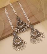 White color pakistani kundan earrings with maang tikka