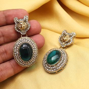 Green color kundan earrings 2