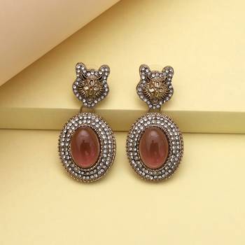 Magenta color kundan earrings 1