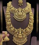 elegant south indian bridal jewelry set with layered necklace and traditional accessories