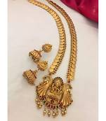 Elegant gold jewelry set: necklace and earrings with pearls and gemstones