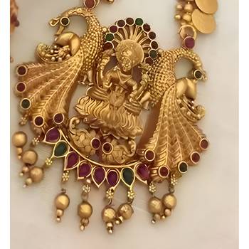 Elegant gold jewelry set: Necklace :: and earrings with pearls and gemstones 2