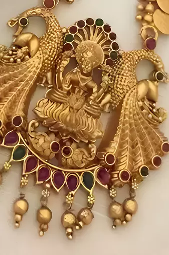 Elegant gold jewelry set: Necklace :: and earrings with pearls and gemstones