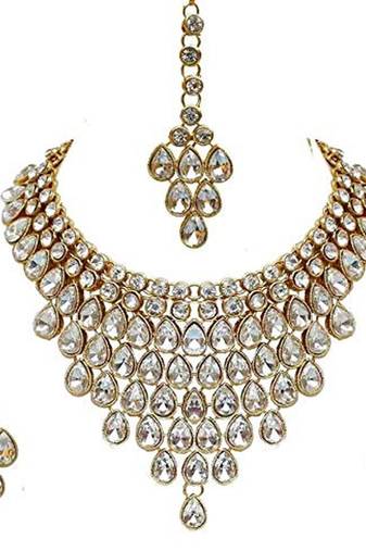 Luxurious gold-plated kundan choker necklace set with maang tikka and earrings