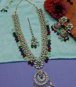 Elegant kundan maroon gemstone necklace set with maang tikka and jhumka earrings
