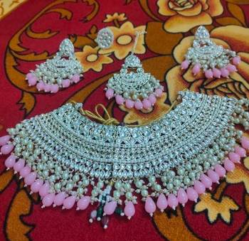 Opulent bridal kundan choker set with pink beads and matching earrings & maang tikka 2