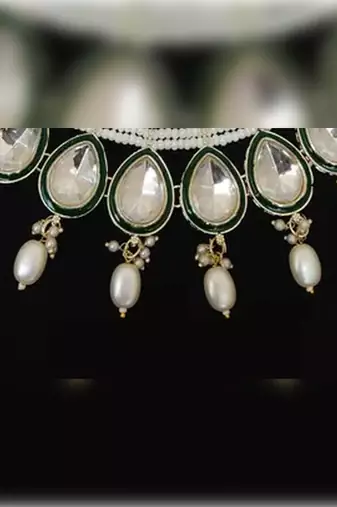 Elegant pearl and kundan Necklace :: set with green enamel accents