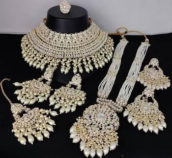 Luxurious pearl kundan bridal jewelry set - Necklace ::, earrings, tikka, and long Necklace :: 1