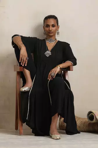 Truebrowns black crinkle anarkali flared kurta set