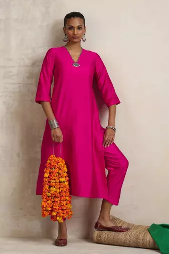 Truebrowns pink silk high slit kurta set