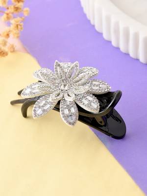 Sequinned hair clutcher 1