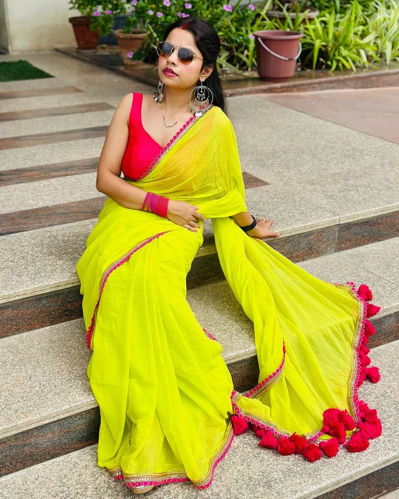 AWRIYA Vibrant Green Georgette Saree with Magenta/Rani Lace Border and Tassels