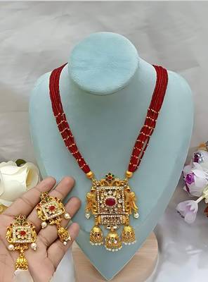 Elegant red pearl and gold kundan necklace set with ornate pendant 1