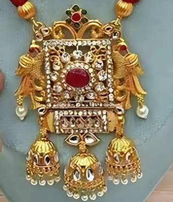 Elegant red pearl and gold kundan necklace set with ornate pendant 2