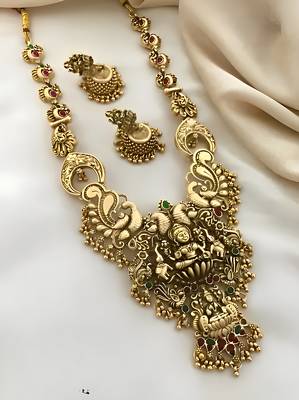 Exquisite gold-plated temple jewelry set with necklace, choker and jhumka earrings 1
