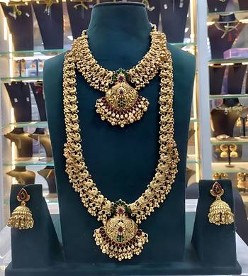 Exquisite gold-plated temple jewelry set with necklace, choker and jhumka earrings 2