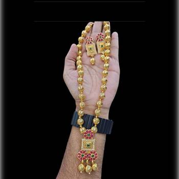 Elegant gold beaded necklace set with ruby and emerald pendant 2