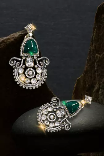 Kairi shirin 1 Pair of Earring 