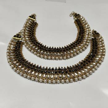 Gold Plated Handcrafted Black colour Anklets with Pearl & Kundan 2
