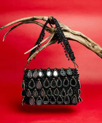 Aaina kasse black 1