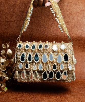 Aaina kasse gold 1