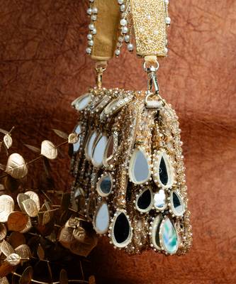 Aaina kasse gold 2