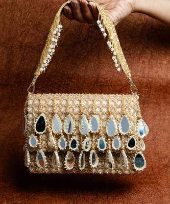 Aaina kasse gold 4