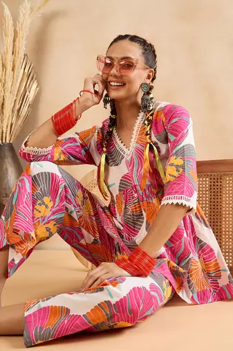 winered women floral print naira-cut co-ord set