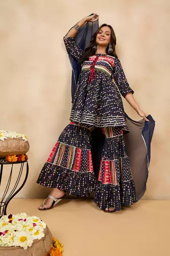 Winered woman blue bordered sharara, kurta & dupatta set