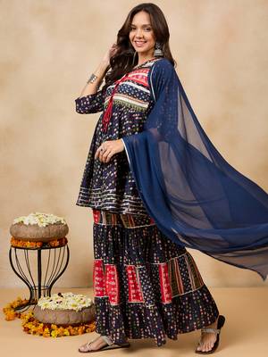 Winered woman blue bordered sharara, kurta & dupatta set 4