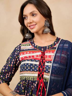 Winered woman blue bordered sharara, kurta & dupatta set 6