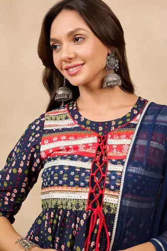 Winered woman blue bordered sharara, kurta & dupatta set