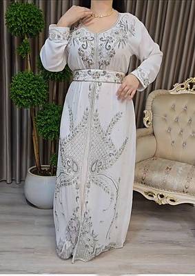 Off-White Moroccan Kaftan With Sun-proof hijab 2