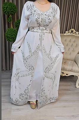 Off-White Moroccan Kaftan With Sun-proof hijab 4