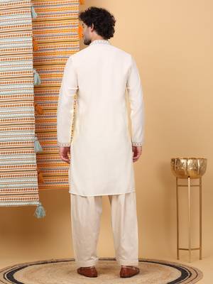 Men cream cotton silk ethnic motifs embroidered kurta 3