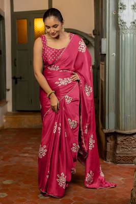 Crimson pink chiffon floral block print beads lace border saree with unstitched blouse piece 3