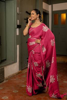 Crimson pink chiffon floral block print beads lace border saree with unstitched blouse piece 4