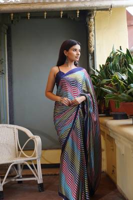 Dark blue chiffon leheriya print plain saree with unstitched blouse piece 1