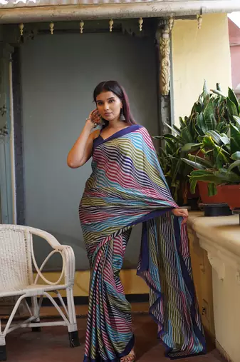 Dark blue chiffon leheriya print plain saree with unstitched blouse piece